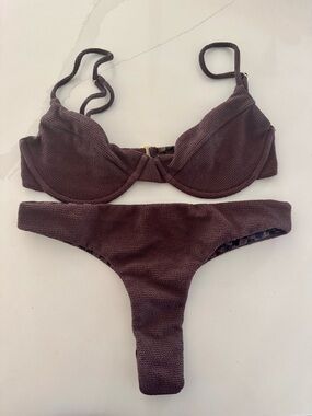 Textured Brown Women's Bikini Set - Classic Underwire Top & Cheeky Bottom